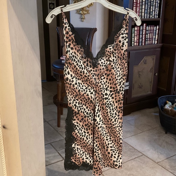 Josie by Natori Mini Leopard Chemise S Black Lace Trim High Side Slit Sexy - Picture 2 of 5